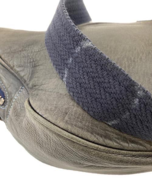 aniary（アニアリ）aniary (アニアリ) ハーフムーンレザーショルダーバッグの古着・服飾アイテム