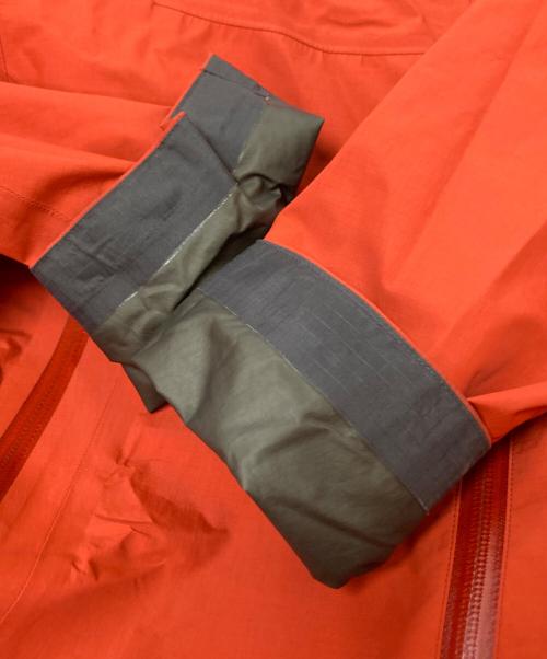 ARC'TERYX（アークテリクス）ARC'TERYX (アークテリクス) Beta SL Jacket レッド サイズ:Sの古着・服飾アイテム