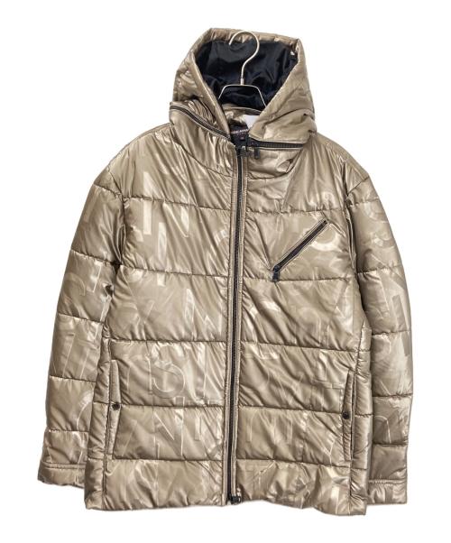 HIDE AWAYS（ハイドアウェイズ）HIDE AWAYS (ハイドアウェイズ) 3Dロゴプリント中綿ブルゾン ゴールド サイズ:50の古着・服飾アイテム