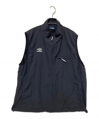 UMBRO アンブロ フリークスストア ナイロン ベスト グレー 短丈 umbro（アンブロ） コート ジャケット 別注 Nylon Full Zip Vest