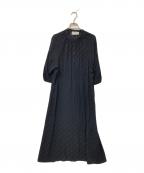 CELINEセリーヌ）の古着「トリオンフチェーン柄 シルクワンピース」｜ブラック