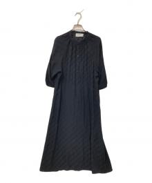 CELINE（セリーヌ）の古着「トリオンフチェーン柄 シルクワンピース」｜ブラック