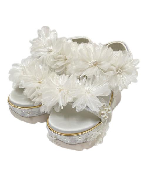 RANDA（ランダ）RANDA (ランダ) パール×ビジューフラワースポーツサンダル ホワイト サイズ:Sの古着・服飾アイテム