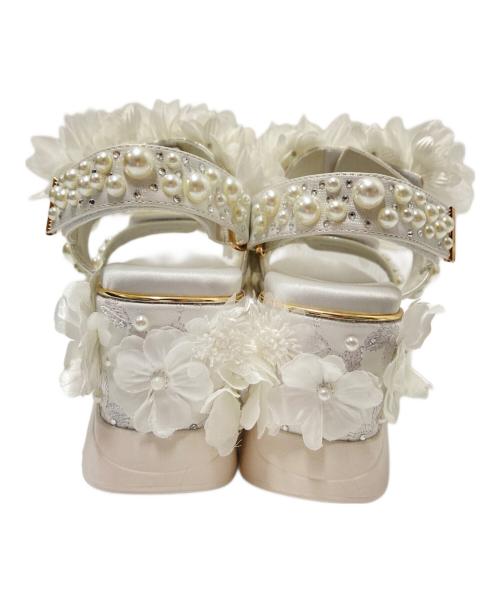 RANDA（ランダ）RANDA (ランダ) パール×ビジューフラワースポーツサンダル ホワイト サイズ:Sの古着・服飾アイテム