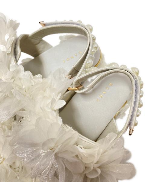 RANDA（ランダ）RANDA (ランダ) パール×ビジューフラワースポーツサンダル ホワイト サイズ:Sの古着・服飾アイテム