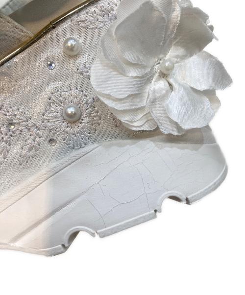 RANDA（ランダ）RANDA (ランダ) パール×ビジューフラワースポーツサンダル ホワイト サイズ:Sの古着・服飾アイテム