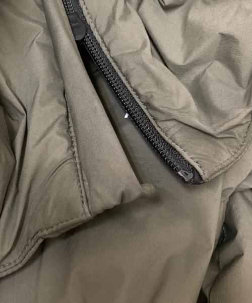 F.C.R.B.（エフシーレアルブリストル）F.C.R.B. (エフシーレアルブリストル) INSULATION HOODED JACKET オリーブ サイズ:XLの古着・服飾アイテム