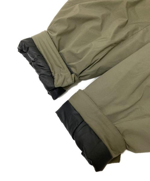 F.C.R.B.（エフシーレアルブリストル）F.C.R.B. (エフシーレアルブリストル) INSULATION HOODED JACKET オリーブ サイズ:XLの古着・服飾アイテム