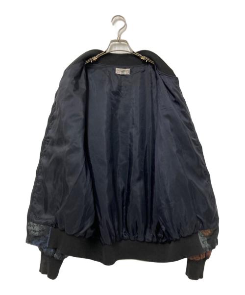 CAROL HORN（キャロル ホーン）CAROL HORN (キャロル ホーン) 総柄シルクキルティングブルゾン グレー サイズ:Lの古着・服飾アイテム