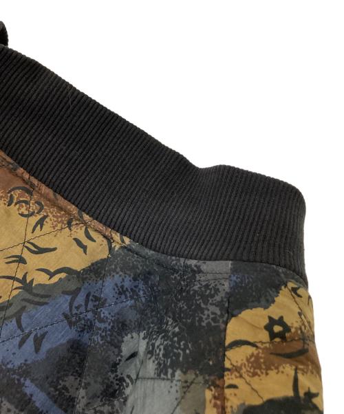 CAROL HORN（キャロル ホーン）CAROL HORN (キャロル ホーン) 総柄シルクキルティングブルゾン グレー サイズ:Lの古着・服飾アイテム