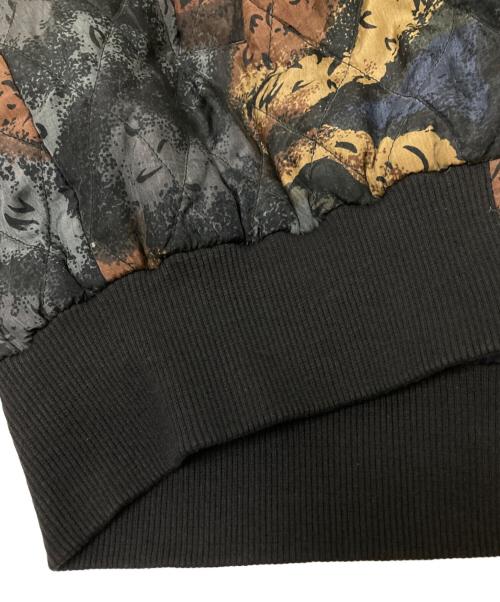 CAROL HORN（キャロル ホーン）CAROL HORN (キャロル ホーン) 総柄シルクキルティングブルゾン グレー サイズ:Lの古着・服飾アイテム