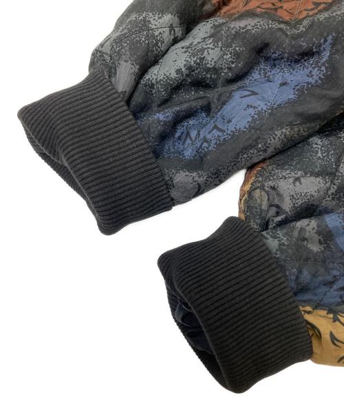 CAROL HORN（キャロル ホーン）CAROL HORN (キャロル ホーン) 総柄シルクキルティングブルゾン グレー サイズ:Lの古着・服飾アイテム