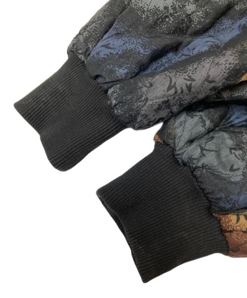 CAROL HORN（キャロル ホーン）CAROL HORN (キャロル ホーン) 総柄シルクキルティングブルゾン グレー サイズ:Lの古着・服飾アイテム