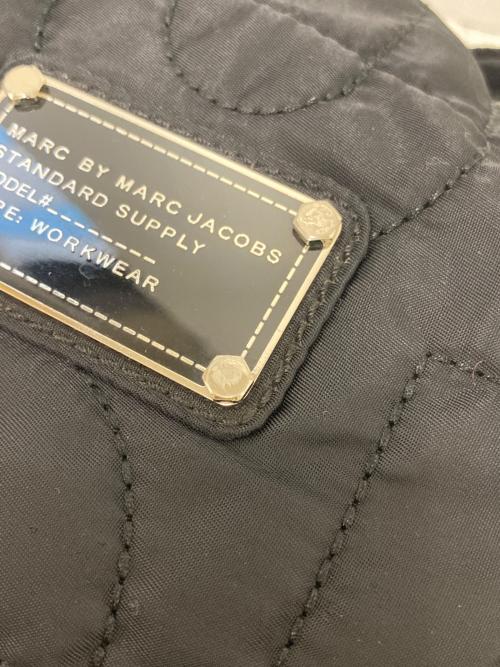 Marc by Marc Jacobs（マークバイマークジェイコブス）Marc by Marc Jacobs (マークバイマークジェイコブス) ナイロンキルティングバッグ ブラックの古着・服飾アイテム