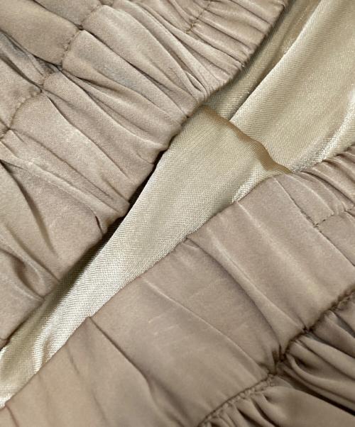 KUMIKYOKU（クミキョク）KUMIKYOKU (クミキョク) サテンプリーツスカート ベージュ サイズ:２の古着・服飾アイテム