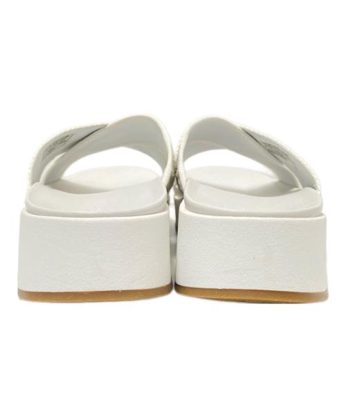 UGG（アグ）UGG (アグ) サンダル ホワイト サイズ:24.0cmの古着・服飾アイテム