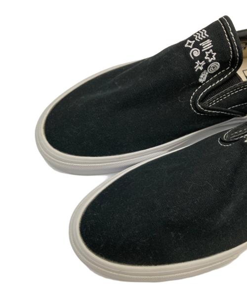 VANS（バンズ）VANS (バンズ) エンブロイダリースリッポン ブラック×ホワイト サイズ:26.5㎝の古着・服飾アイテム