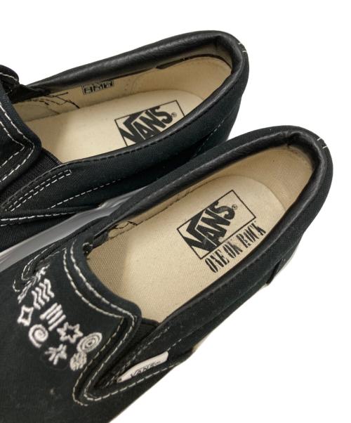 VANS（バンズ）VANS (バンズ) エンブロイダリースリッポン ブラック×ホワイト サイズ:26.5㎝の古着・服飾アイテム