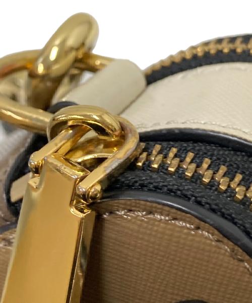 Marc by Marc Jacobs（マークバイマークジェイコブス）Marc by Marc Jacobs (マークバイマークジェイコブス) カメラバッグ ベージュ×ブラック サイズ:下記参照の古着・服飾アイテム