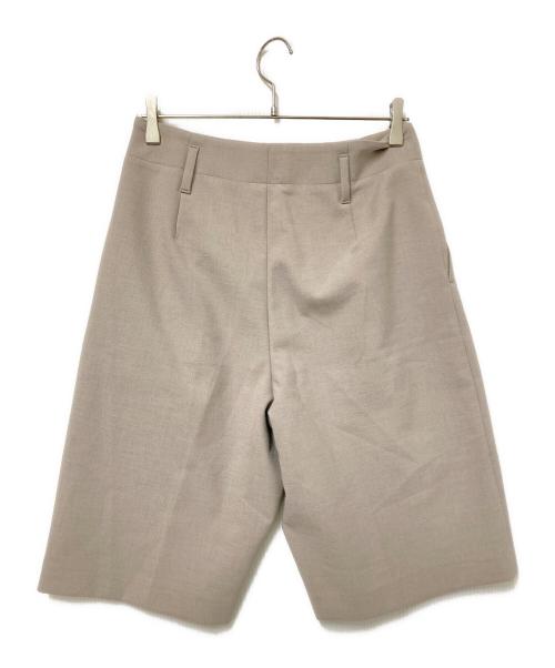 6(ROKU) BEAUTY&YOUTH（ロク ビューティーアンドユース）6(ROKU) BEAUTY&YOUTH (ロク ビューティーアンドユース) TUCK SHORT PANTS ベージュ サイズ:38の古着・服飾アイテム