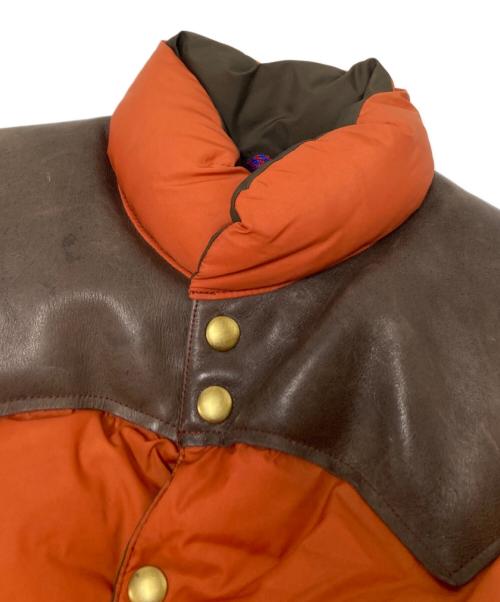 Rocky Mountain FeatherBed（ロッキーマウンテンフェザーベッド）Rocky Mountain FeatherBed (ロッキーマウンテンフェザーベッド) WAREHOUSE (ウエアハウス) ダウンベスト オレンジ×ブラウン サイズ:Mの古着・服飾アイテム