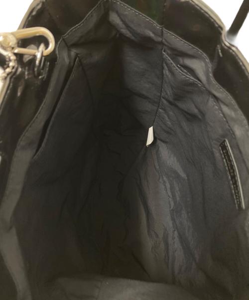 CHARLES & KEITH（チャールズアンドキース）CHARLES & KEITH (チャールズアンドキース) ラージマチナ クリンクルエフェクトトートバッグ ブラック サイズ:下記参照の古着・服飾アイテム