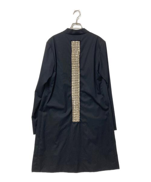 COMME des GARCONS HOMME PLUS（コムデギャルソンオムプリュス）COMME des GARCONS HOMME PLUS (コムデギャルソンオムプリュス) バックスタッズ装飾チャイナロングコート ブラック サイズ:Mの古着・服飾アイテム