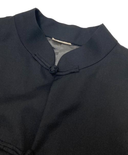 COMME des GARCONS HOMME PLUS（コムデギャルソンオムプリュス）COMME des GARCONS HOMME PLUS (コムデギャルソンオムプリュス) バックスタッズ装飾チャイナロングコート ブラック サイズ:Mの古着・服飾アイテム