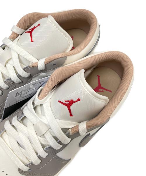 NIKE（ナイキ）NIKE (ナイキ) ローカットスニーカー ベージュ サイズ:26.5㎝ 未使用品の古着・服飾アイテム