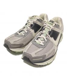 NIKE（ナイキ）の古着「W ZOOM VOMERO 5」｜グレー