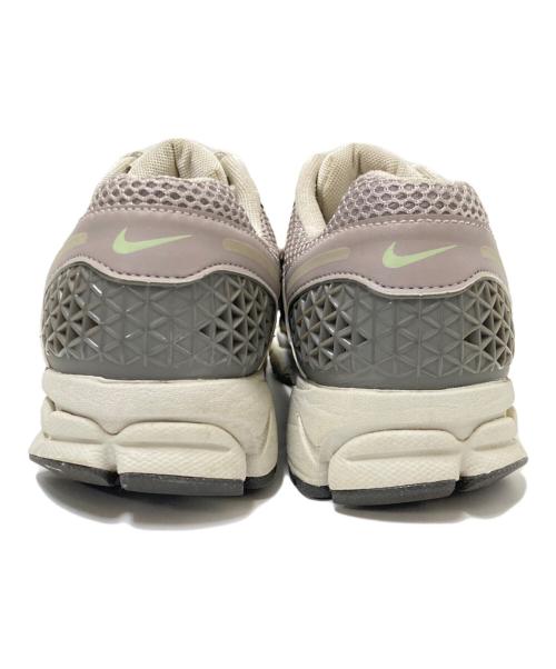 NIKE（ナイキ）NIKE (ナイキ) W ZOOM VOMERO 5 グレー サイズ:27.0cmの古着・服飾アイテム