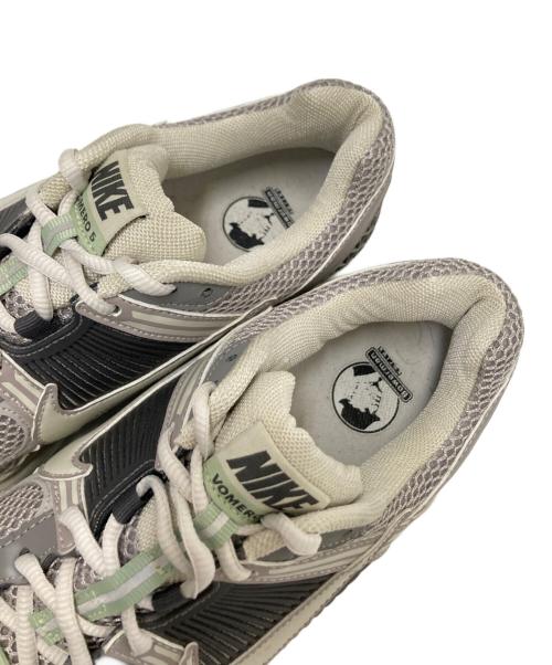 NIKE（ナイキ）NIKE (ナイキ) W ZOOM VOMERO 5 グレー サイズ:27.0cmの古着・服飾アイテム