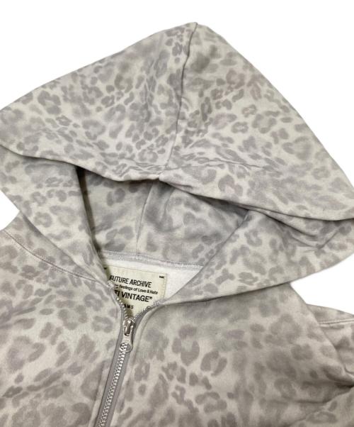 BEAMS（ビームス）BEAMS (ビームス) EMBLEM ZIP HOODIE ホワイト×グレー サイズ:Mの古着・服飾アイテム