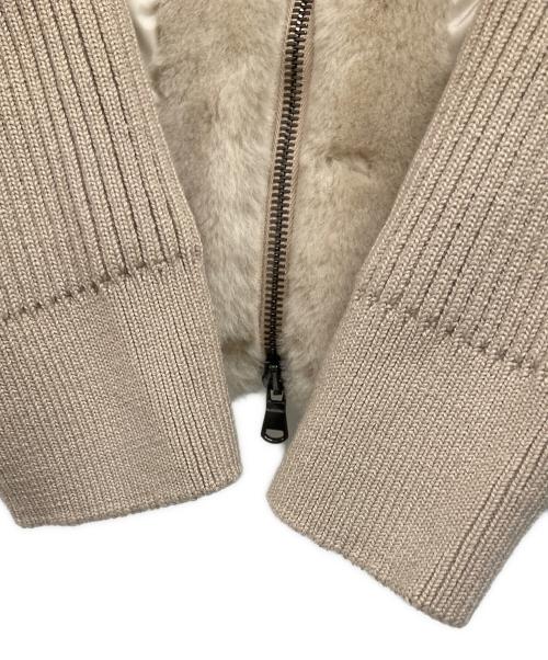 EMMETI（エンメティ）EMMETI (エンメティ) GART ニットスリーブ ムートン ダウンジャケット ベージュ サイズ:52の古着・服飾アイテム