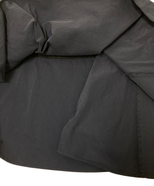 THREE SQUARE（スリースクエア）THREE SQUARE (スリースクエア) 裾フリルノースリーブカットソー ブラック×ネイビー サイズ:Fの古着・服飾アイテム