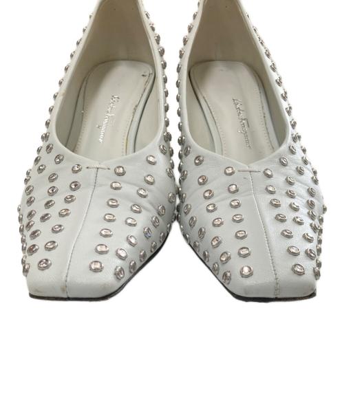 Salvatore Ferragamo（サルヴァトーレ フェラガモ）Salvatore Ferragamo (サルヴァトーレ フェラガモ) Ｆヒールラインストーンパンプス ホワイト サイズ:6 1/2の古着・服飾アイテム