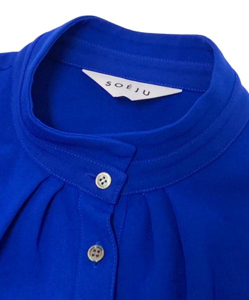 SOEJU（ソージュ）SOEJU (ソージュ) スタンドカラータックブラウス ブルー サイズ:Mの古着・服飾アイテム