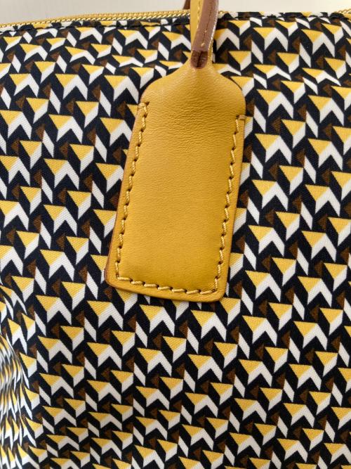 ROBERTA PIERI（ロベルタピエリ）ROBERTA PIERI (ロベルタピエリ) トートバッグ ホワイト×イエローの古着・服飾アイテム