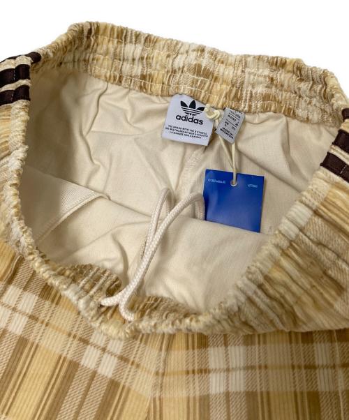 adidas（アディダス）adidas (アディダス) コーデュロイ タータン ワイドレッグパンツ ベージュ サイズ:Mの古着・服飾アイテム