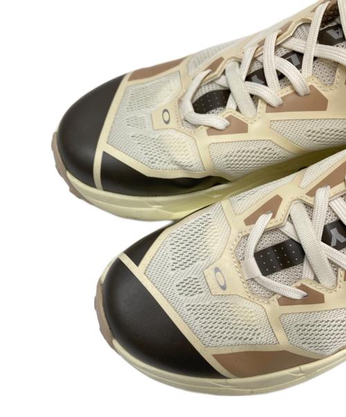 OAKLEY（オークリー）OAKLEY (オークリー) Light Breathe スニーカー ベージュ サイズ:28.0cmの古着・服飾アイテム