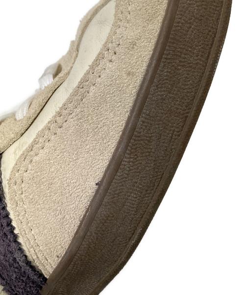 adidas（アディダス）adidas (アディダス) emmi (エミ) GAZELLE INDOOR ベージュ×ブラウン サイズ:28.5cmの古着・服飾アイテム