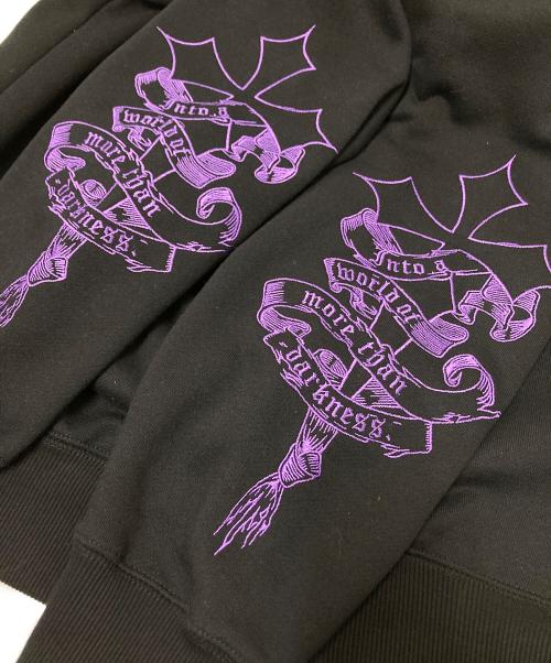 REFLEM（レフレム）REFLEM (レフレム) クロス刺繍ZIPフーディー ブラック×パープル サイズ:FREEの古着・服飾アイテム