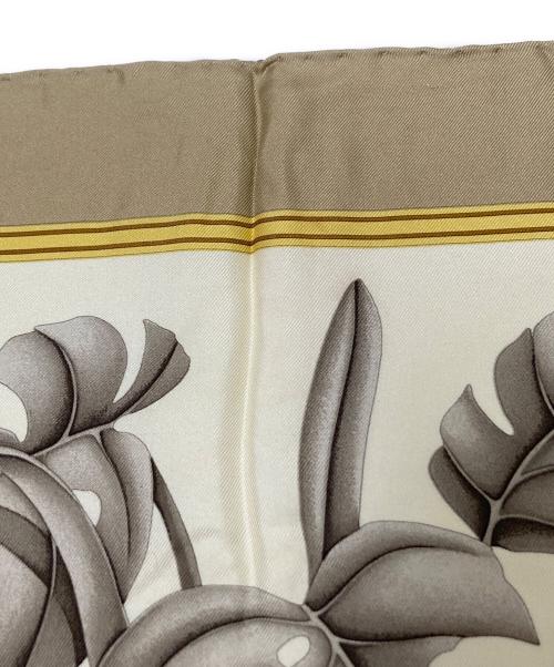 Salvatore Ferragamo（サルヴァトーレ フェラガモ）Salvatore Ferragamo (サルヴァトーレ フェラガモ) タイガーモチーフシルクスカーフ ベージュ サイズ:下記参照の古着・服飾アイテム