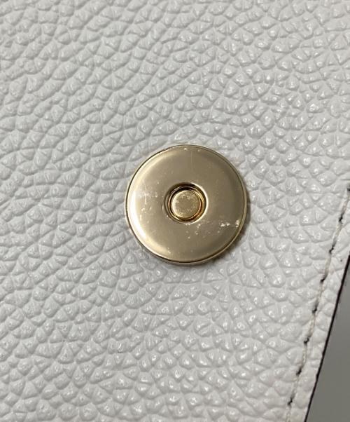 Kate Spade（ケイトスペード）Kate Spade (ケイトスペード) マルゴー エナメル スペード チェーン ウォレット ホワイト サイズ:下記参照の古着・服飾アイテム