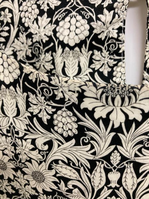 TSUHARU by samansa Mos2（ツハル バイ サマンサモスモス）TSUHARU by samansa Mos2 (ツハル バイ サマンサモスモス) リバティブラウスワンピース ブラック サイズ:FREEの古着・服飾アイテム