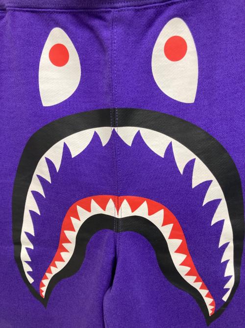 A BATHING APE（アベイシングエイプ）A BATHING APE (アベイシングエイプ) シャークプリントスウェットハーフパンツ パープル サイズ:Sの古着・服飾アイテム