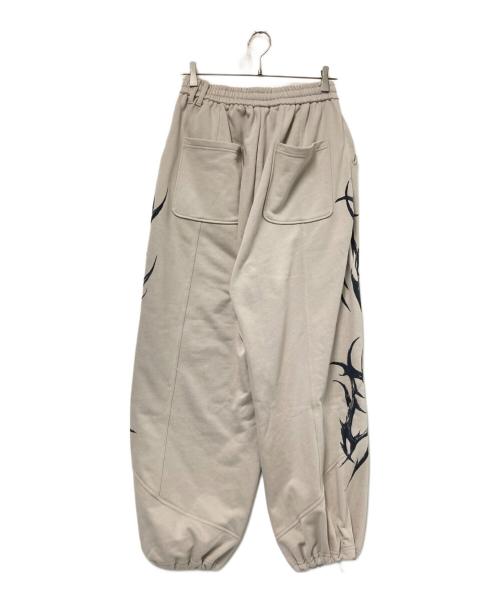 NOT4NERD（ノットフォーナード）NOT4NERD (ノットフォーナード) Dagger Tribal Logo Incision Sweat Pants ベージュ サイズ: Lの古着・服飾アイテム