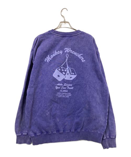 X-LARGE（エクストララージ）X-LARGE (エクストララージ) MONKEY WRENCHERS CREWNECK SWEATSHIRT パープル サイズ: Lの古着・服飾アイテム