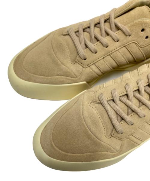 adidas（アディダス）adidas (アディダス) Fear Of God (フィア・オブ・ゴッド) ローカットスニーカー ベージュ サイズ:28.0cmの古着・服飾アイテム
