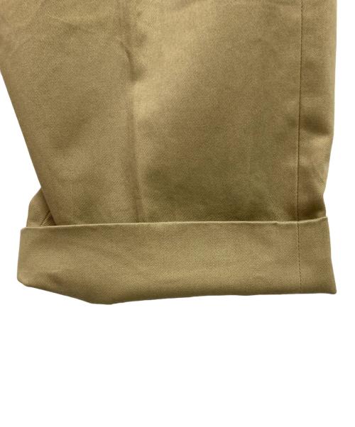 UNIVERSAL PRODUCTS.（ユニバーサルプロダクツ）UNIVERSAL PRODUCTS. (ユニバーサルプロダクツ) ONE TUCK CHINO TROUSERS ベージュ サイズ:2の古着・服飾アイテム